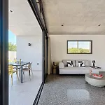 Contemporary With Pool In Trinite פורטו-וישיו