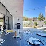 בית נופש Contemporary With Pool In Trinite פורטו-וישיו