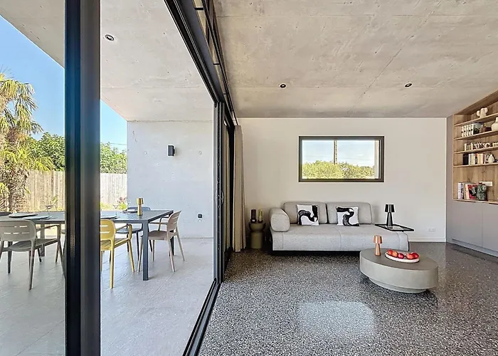 Contemporary With Pool In Trinite Porto-Vecchio