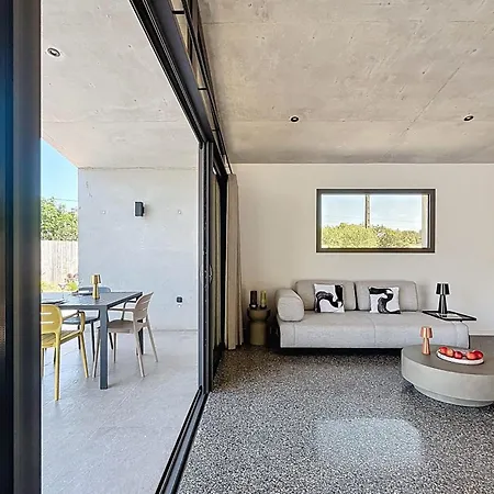 Contemporary With Pool In Trinite Πόρτο Βέκιο