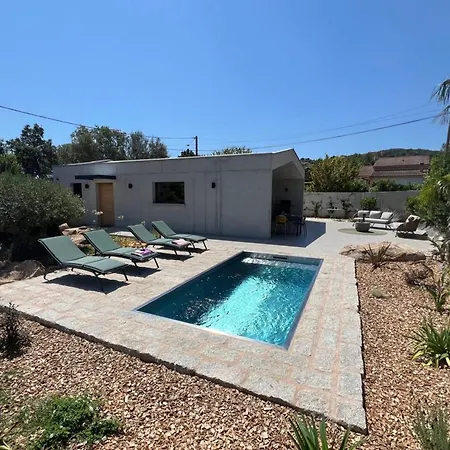 Holiday home Contemporary With Pool In Trinite