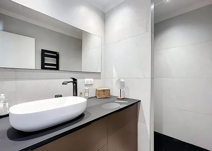 度假居 Contemporary With Pool In Trinite