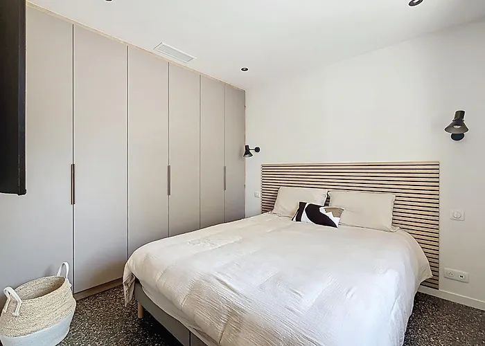 Contemporary With Pool In Trinite 维琪奥港