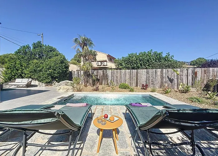 Contemporary With Pool In Trinite 维琪奥港