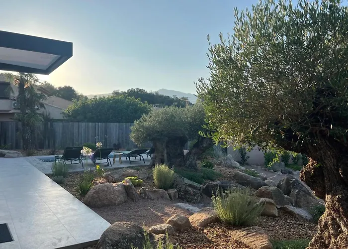 度假居 Contemporary With Pool In Trinite