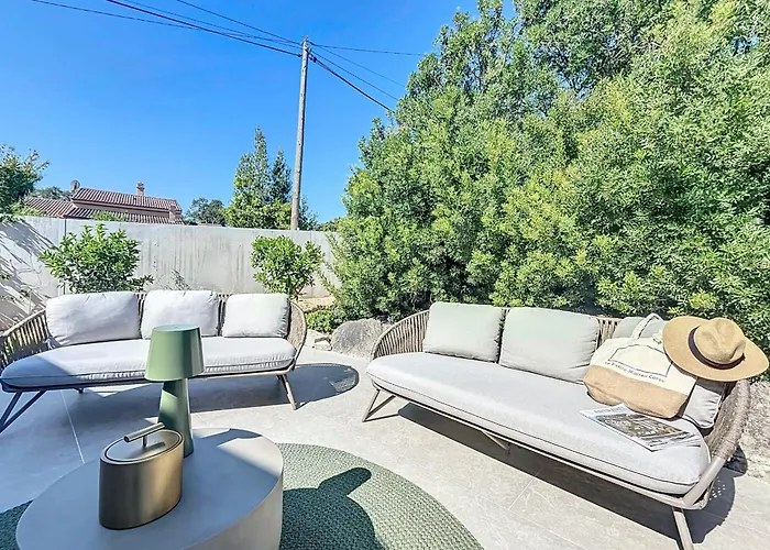 Contemporary With Pool In Trinite 维琪奥港