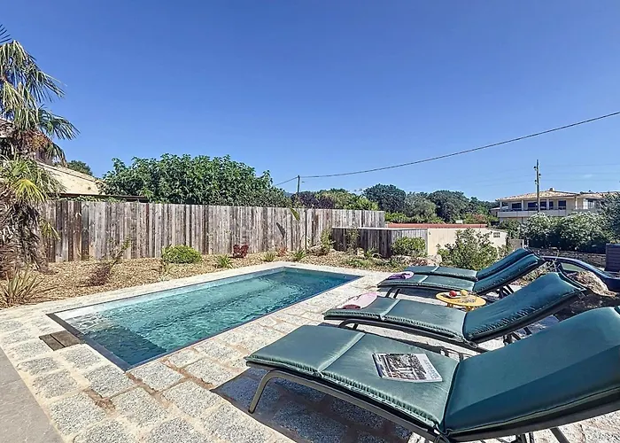 Holiday home Contemporary With Pool In Trinite *