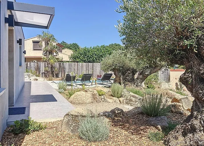 Contemporary With Pool In Trinite * 维琪奥港